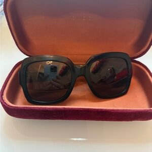 Gucci Black Women's Sunglasses
Minor scratches